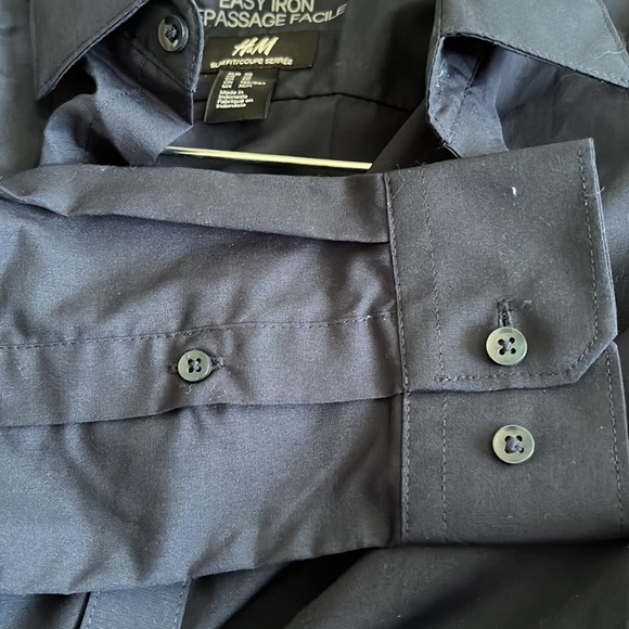 H&M Men’s navy blue button down size XS - Picture 3 of 4